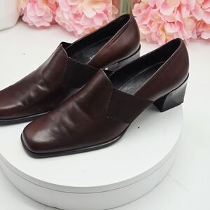 Aerosole Brown Leather  1.5" pump